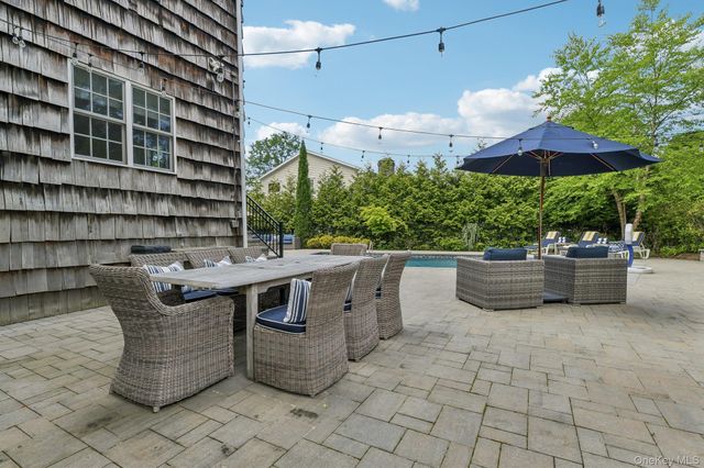 1 Lakeville Court, East Hills, NY 11576