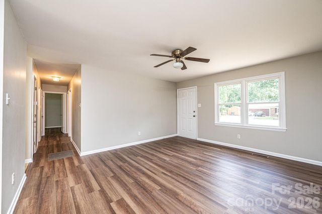 5424 Glenview Drive, Hickory, NC 28602