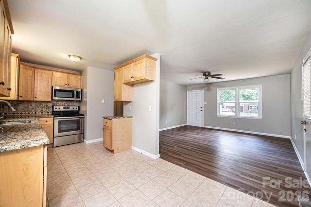 5424 Glenview Drive, Hickory, NC 28602