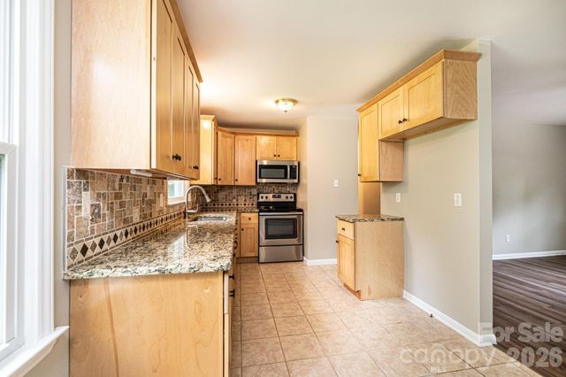5424 Glenview Drive, Hickory, NC 28602