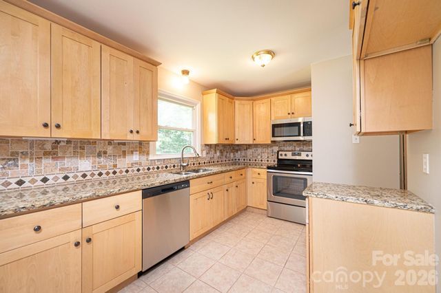 5424 Glenview Drive, Hickory, NC 28602