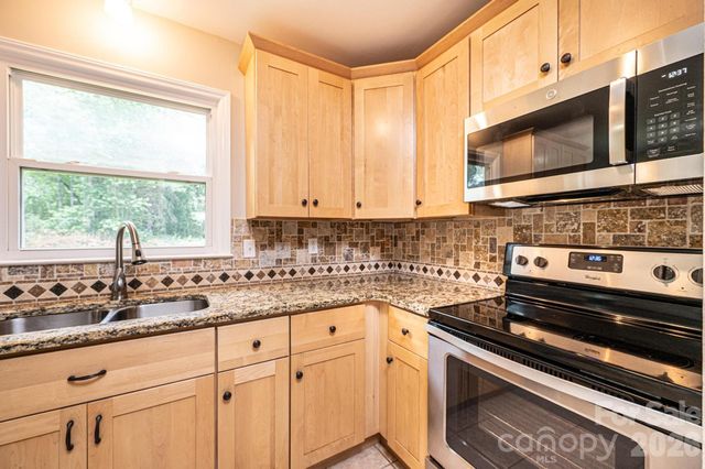 5424 Glenview Drive, Hickory, NC 28602