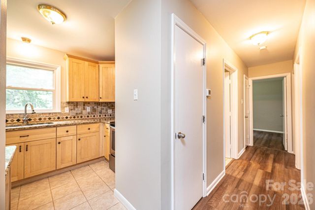 5424 Glenview Drive, Hickory, NC 28602