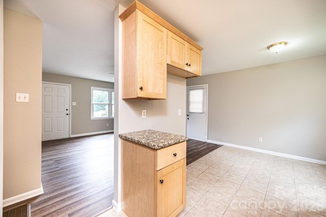 5424 Glenview Drive, Hickory, NC 28602
