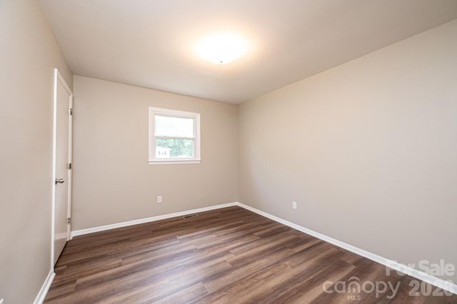 5424 Glenview Drive, Hickory, NC 28602