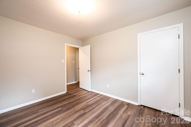 5424 Glenview Drive, Hickory, NC 28602
