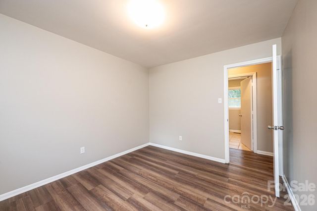 5424 Glenview Drive, Hickory, NC 28602