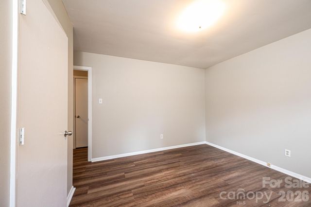 5424 Glenview Drive, Hickory, NC 28602