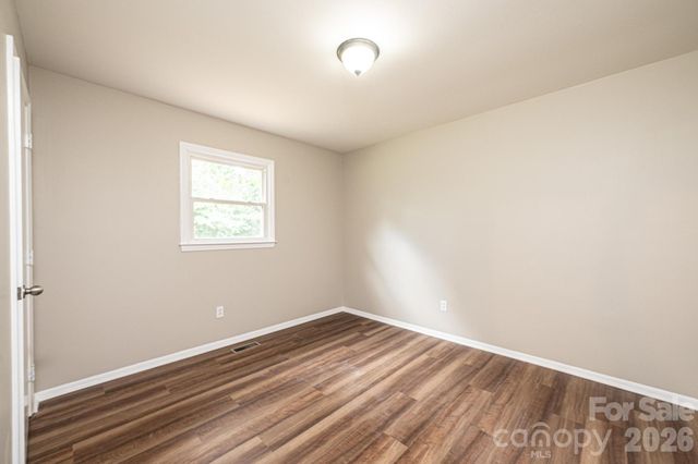 5424 Glenview Drive, Hickory, NC 28602