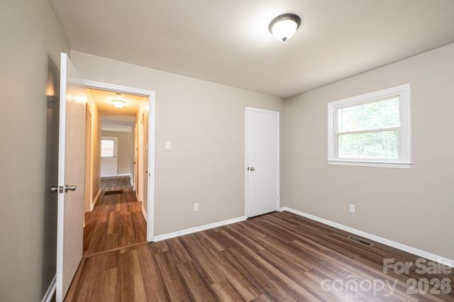 5424 Glenview Drive, Hickory, NC 28602