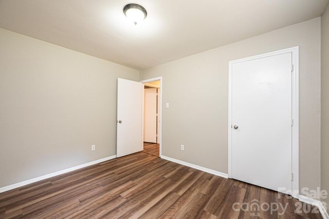 5424 Glenview Drive, Hickory, NC 28602