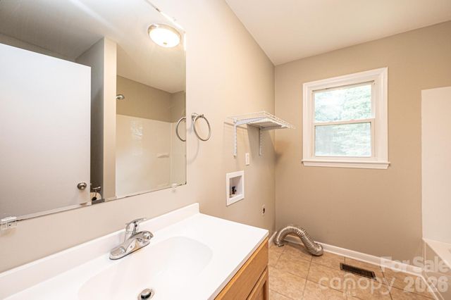 5424 Glenview Drive, Hickory, NC 28602