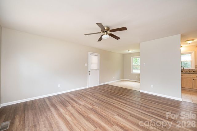 5424 Glenview Drive, Hickory, NC 28602