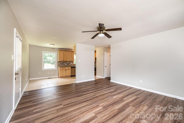 5424 Glenview Drive, Hickory, NC 28602