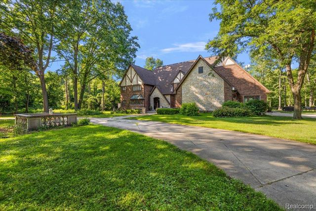 1600 Mill Race, Rochester Hills, MI 48306