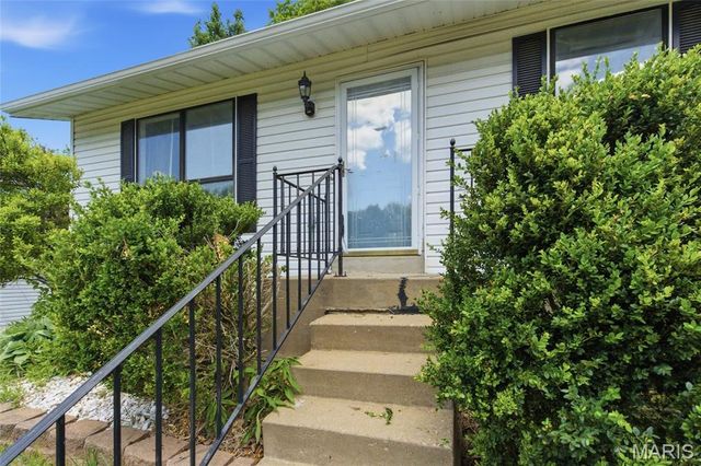 10607 Saint Michaels Terrace Court, St Ann, MO 63074