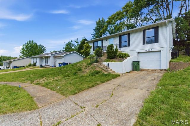 10607 Saint Michaels Terrace Court, St Ann, MO 63074