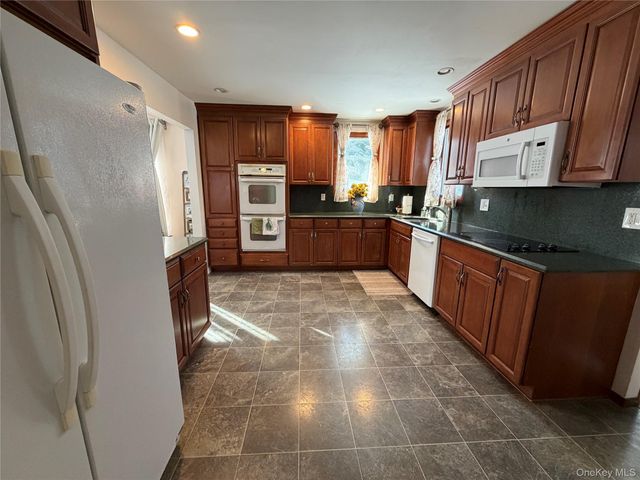 32 Landview Drive, Kings Park, NY 11754