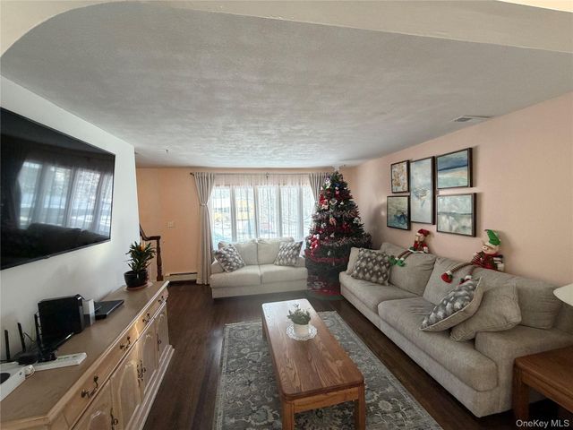 32 Landview Drive, Kings Park, NY 11754