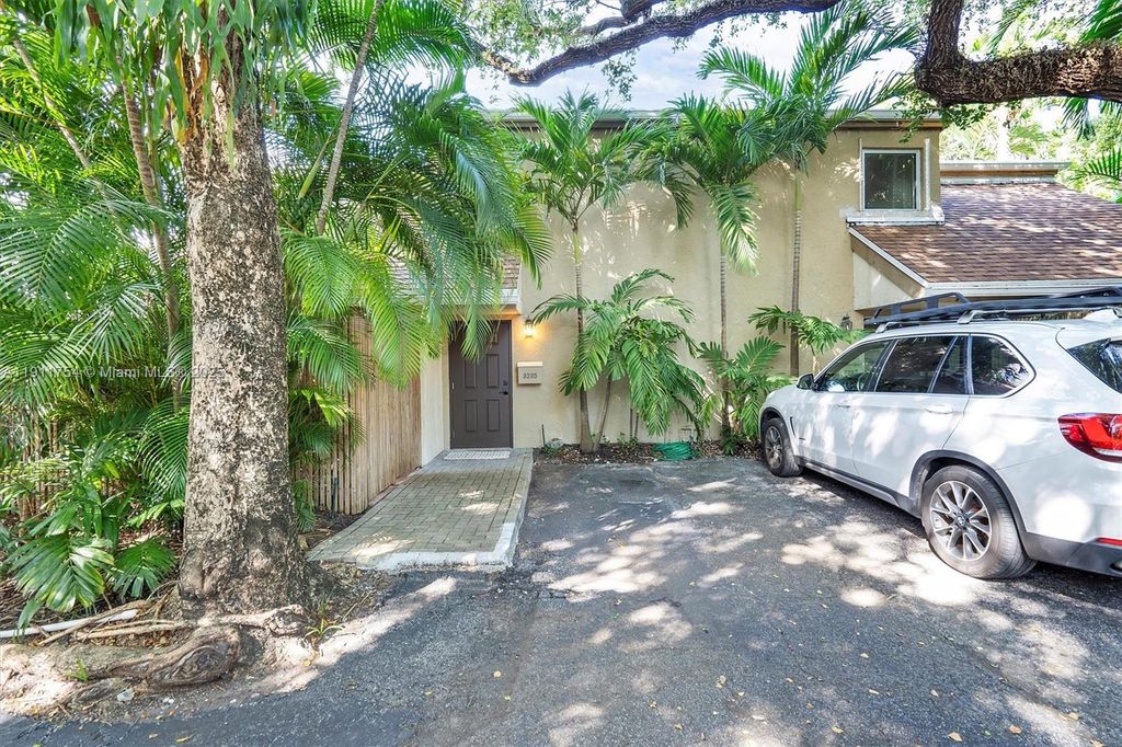 3235 Mcdonald St 5, Miami, FL 33133