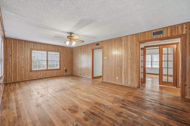835 W Long Street, Stephenville, TX 76401