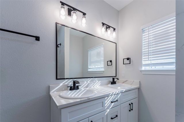 320 New Hampshire St, Houston, TX 77029