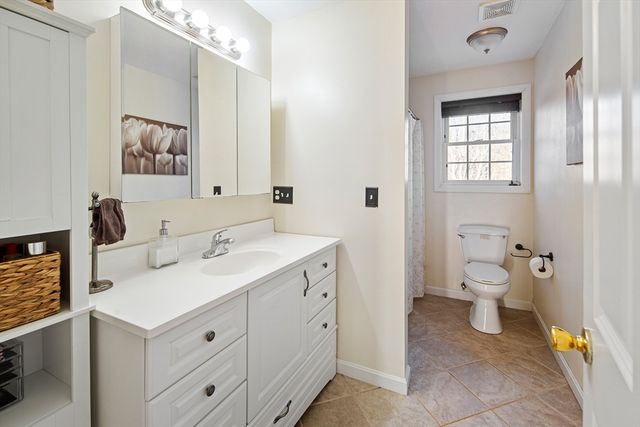 99 Washington St, Abington, MA 02351