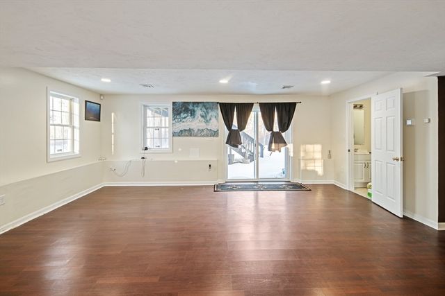 99 Washington St, Abington, MA 02351