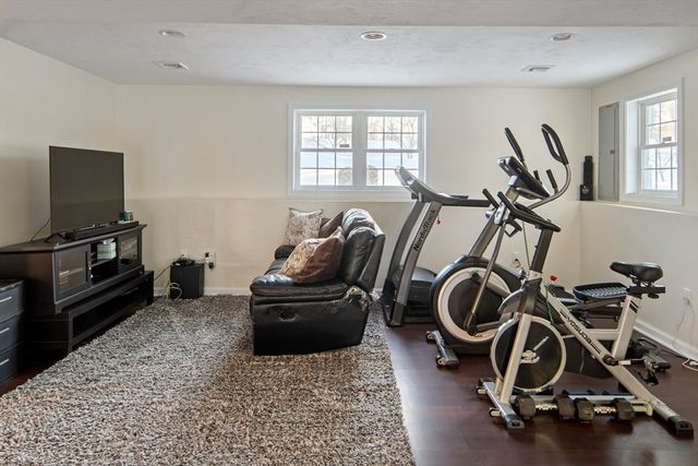 99 Washington St, Abington, MA 02351