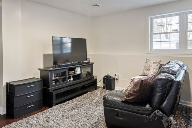 99 Washington St, Abington, MA 02351