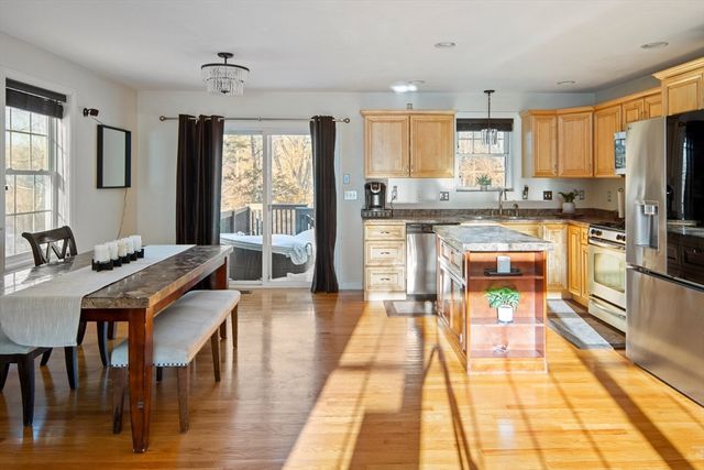 99 Washington St, Abington, MA 02351