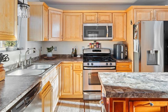 99 Washington St, Abington, MA 02351