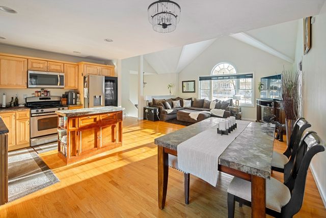 99 Washington St, Abington, MA 02351