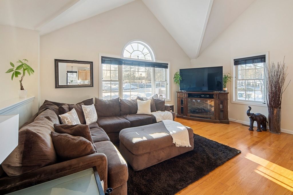 99 Washington St, Abington, MA 02351