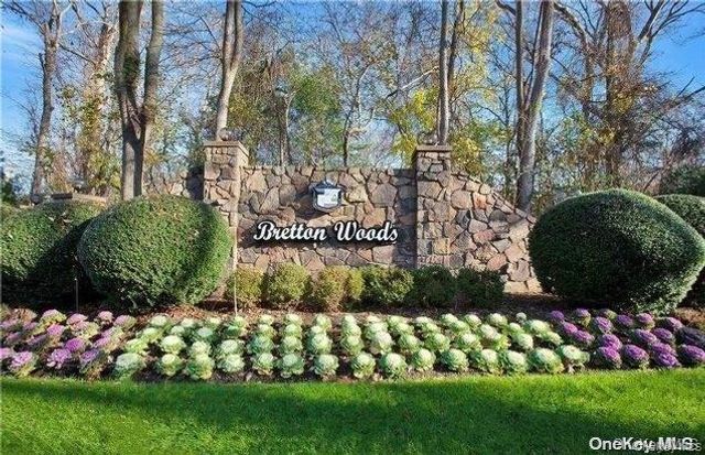 810 Woodland Court, Coram, NY 11727