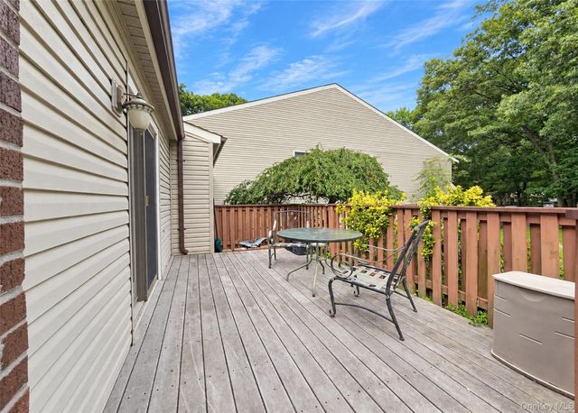 810 Woodland Court, Coram, NY 11727
