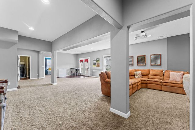 260 Gabby Lane, Walnut Shade, MO 65771