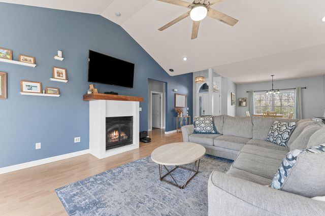 260 Gabby Lane, Walnut Shade, MO 65771