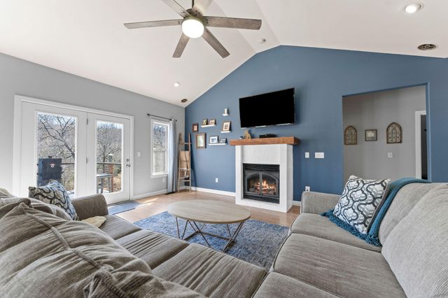 260 Gabby Lane, Walnut Shade, MO 65771