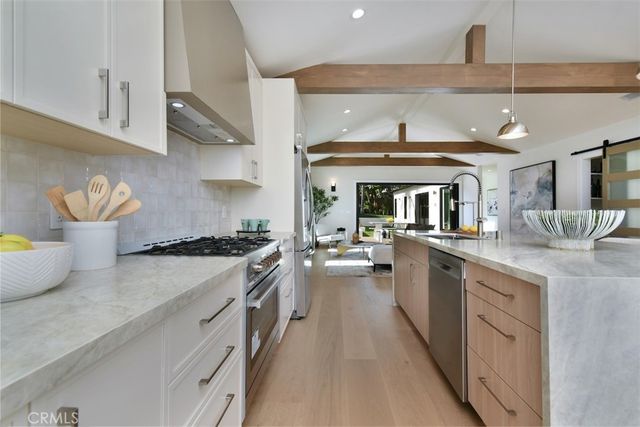 7907 Vicksburg, Los Angeles, CA 90045