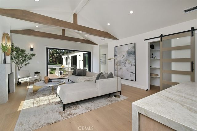 7907 Vicksburg, Los Angeles, CA 90045