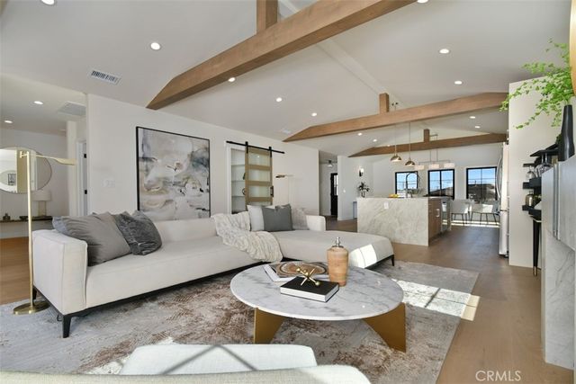 7907 Vicksburg, Los Angeles, CA 90045