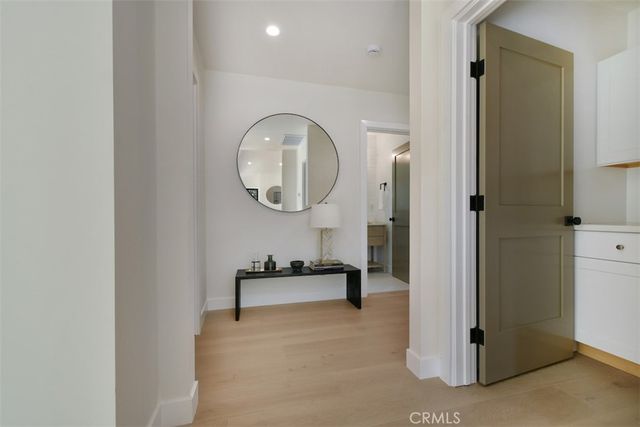 7907 Vicksburg, Los Angeles, CA 90045