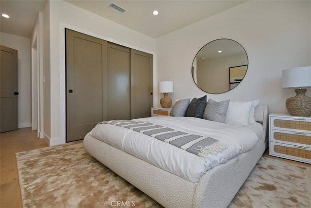 7907 Vicksburg, Los Angeles, CA 90045