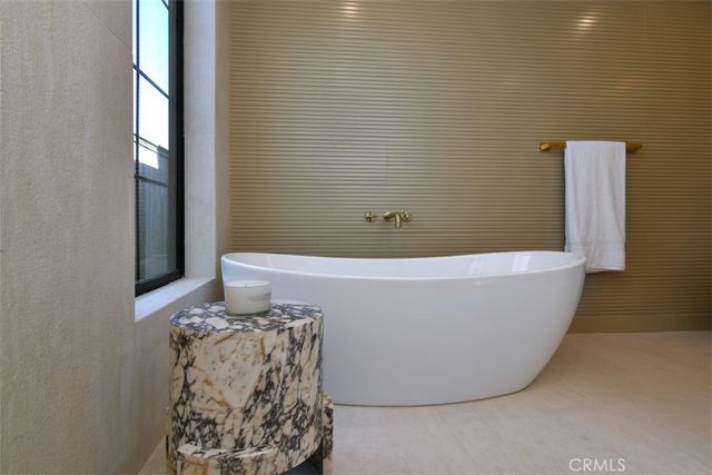 7907 Vicksburg, Los Angeles, CA 90045