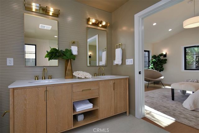 7907 Vicksburg, Los Angeles, CA 90045