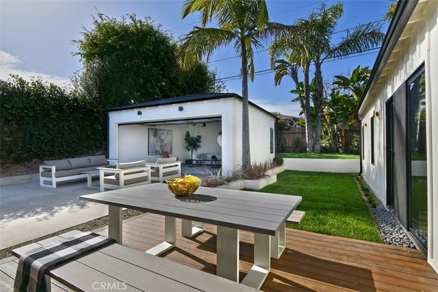 7907 Vicksburg, Los Angeles, CA 90045