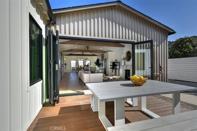 7907 Vicksburg, Los Angeles, CA 90045