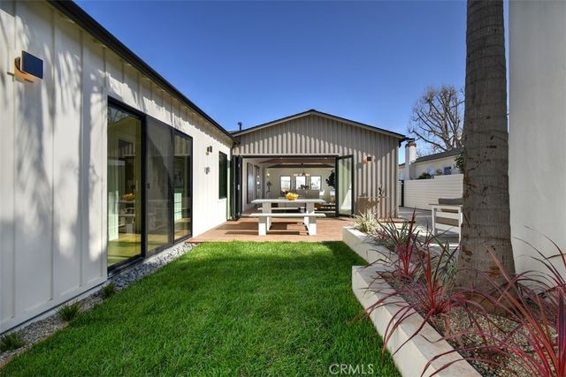 7907 Vicksburg, Los Angeles, CA 90045