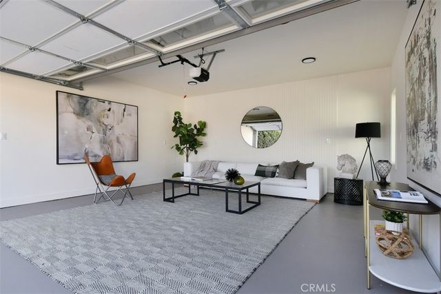 7907 Vicksburg, Los Angeles, CA 90045